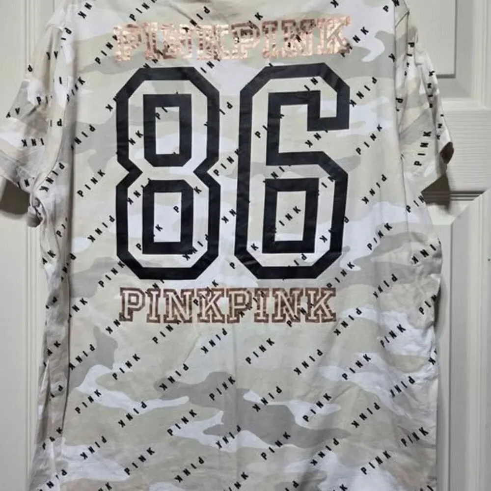 Victoria's Secret PINK Large gray camo short sleeve pocket tshirt like new - Picture 5 of 5